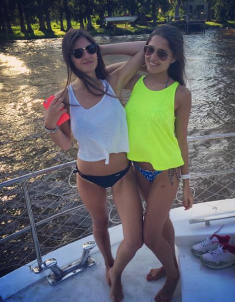 Antonella Cavalieri, la fidanzata di Dybala con un&#39;amica (Instagram)